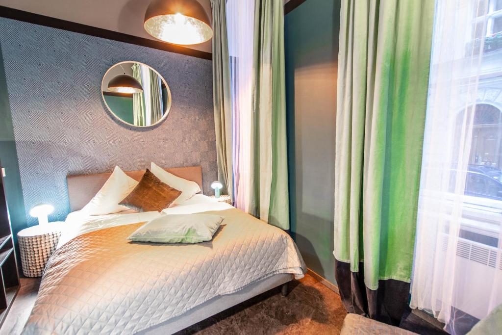 Postel nebo postele na pokoji v ubytování Metronom Apartment by Ruterra
