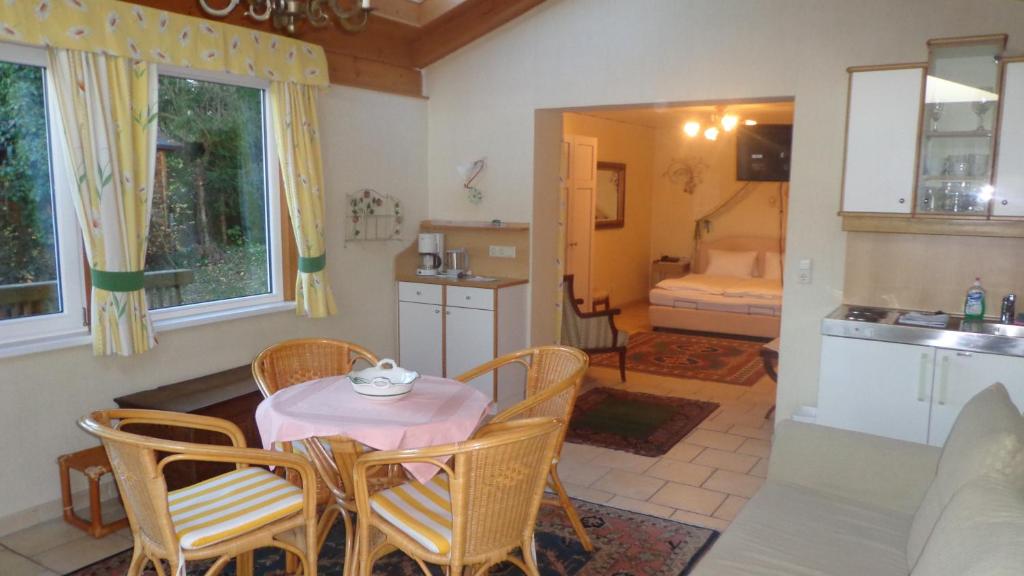 Hotel Restaurant - Häuserl im Wald Graz - Resim 23