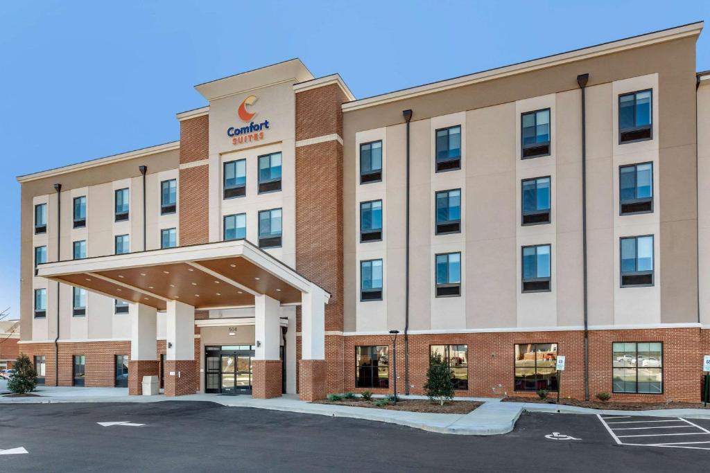 an image of a hotel building at Comfort Suites Greensboro-High Point in Greensboro