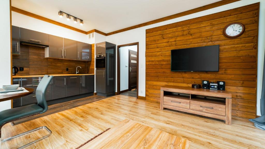 Kuchyňa alebo kuchynka v ubytovaní Apartamenty Górski Zakątek Karpacz na Emilii Plater 18C