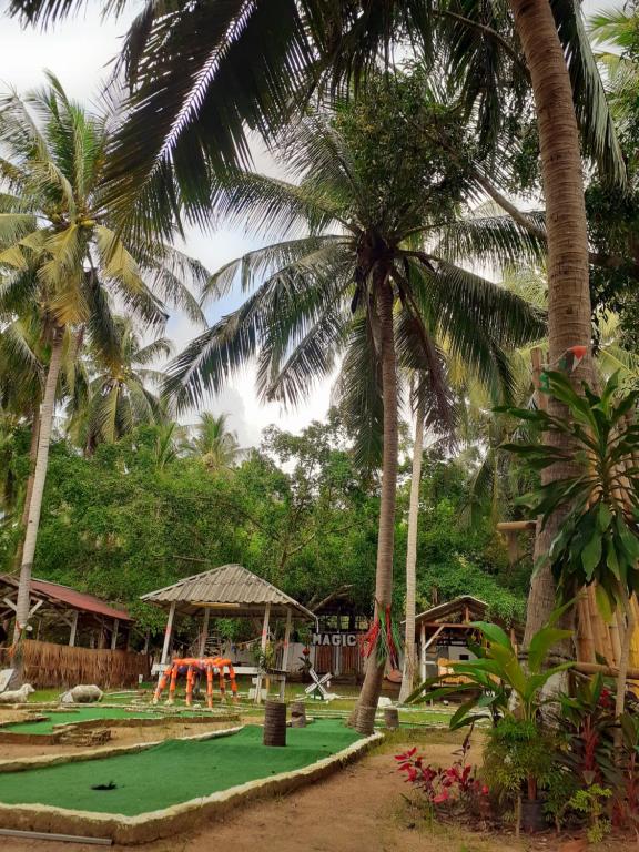 Zahrada ubytování Bamboo Bungalow Baan Tai Phangan