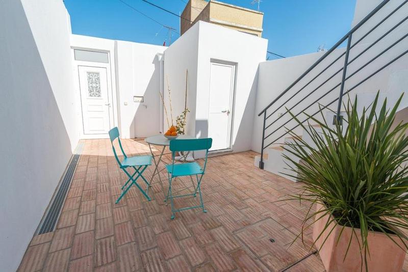 Cozy typical restored 2bedroom house single storey 5 min from the Fuseta Beach - Casa De Vacaciones