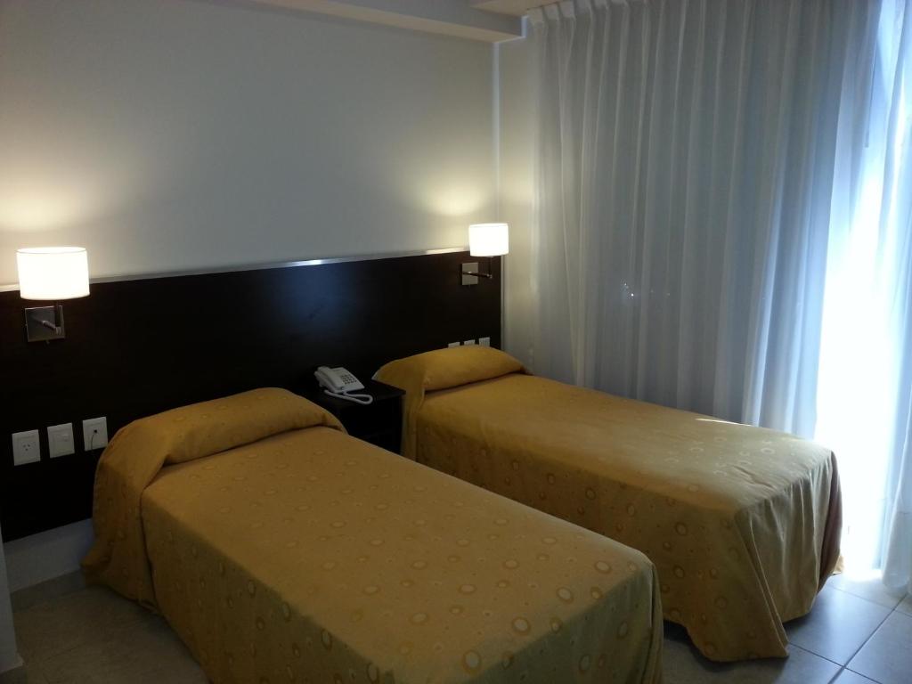 Katil atau katil-katil dalam bilik di Hotel Nontue Abasto Buenos Aires