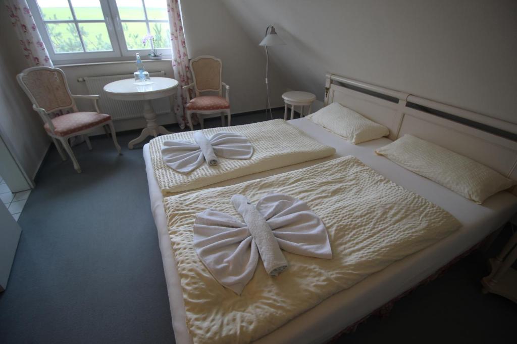 Postel nebo postele na pokoji v ubytování Landhaus Alt Reddevitz