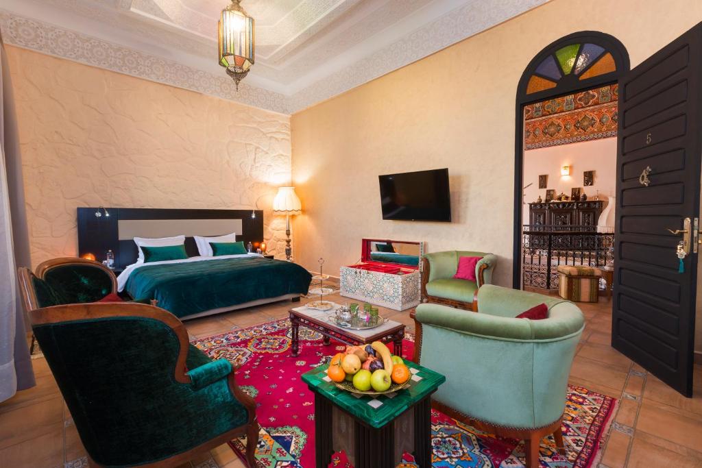 TV a/nebo společenská místnost v ubytování La Citadelle Marrakech