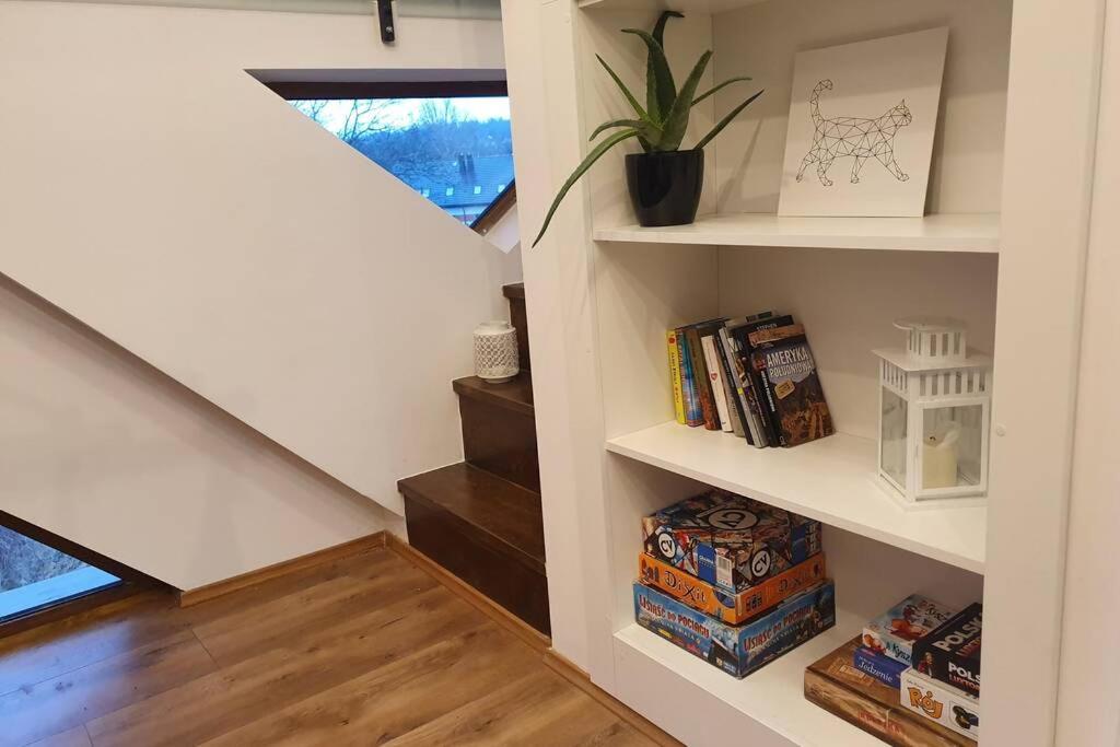 Knižnica v apartmáne