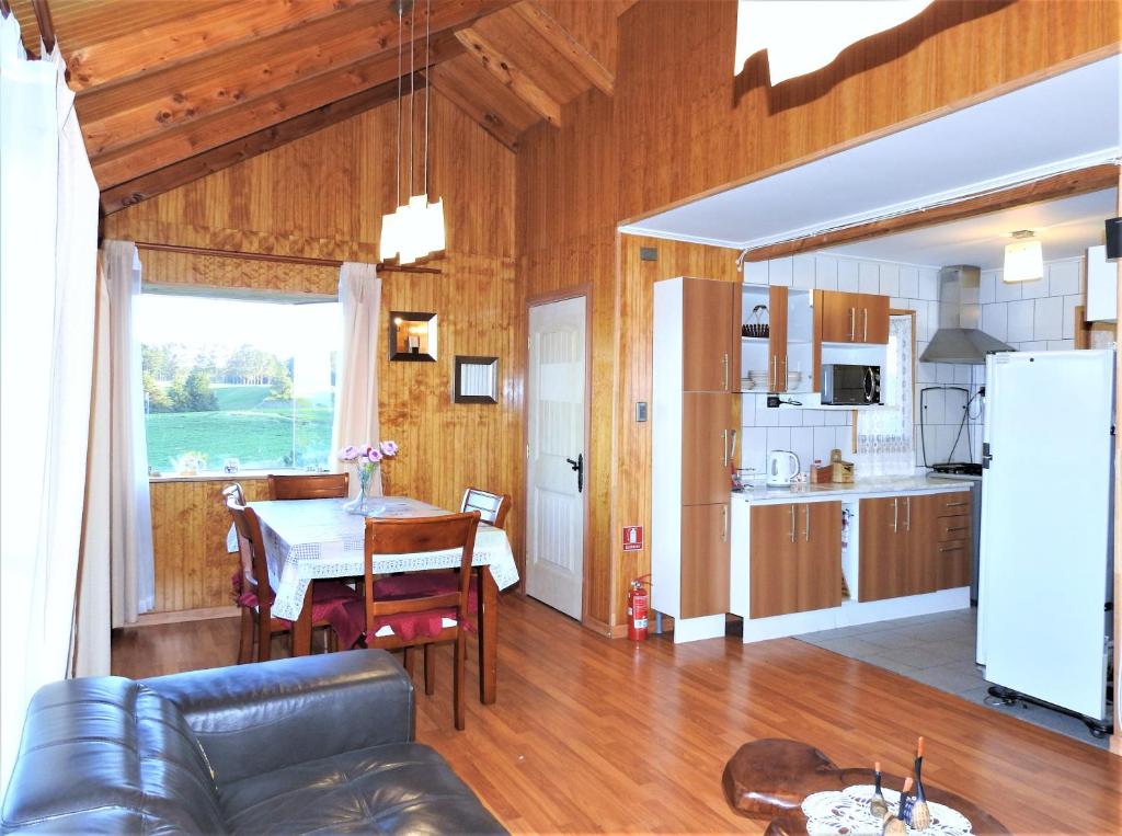 Kuchyň nebo kuchyňský kout v ubytování Casa Amoblada Frutillar