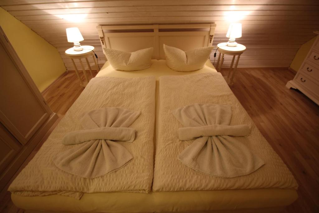 Postel nebo postele na pokoji v ubytování Landhaus Alt Reddevitz