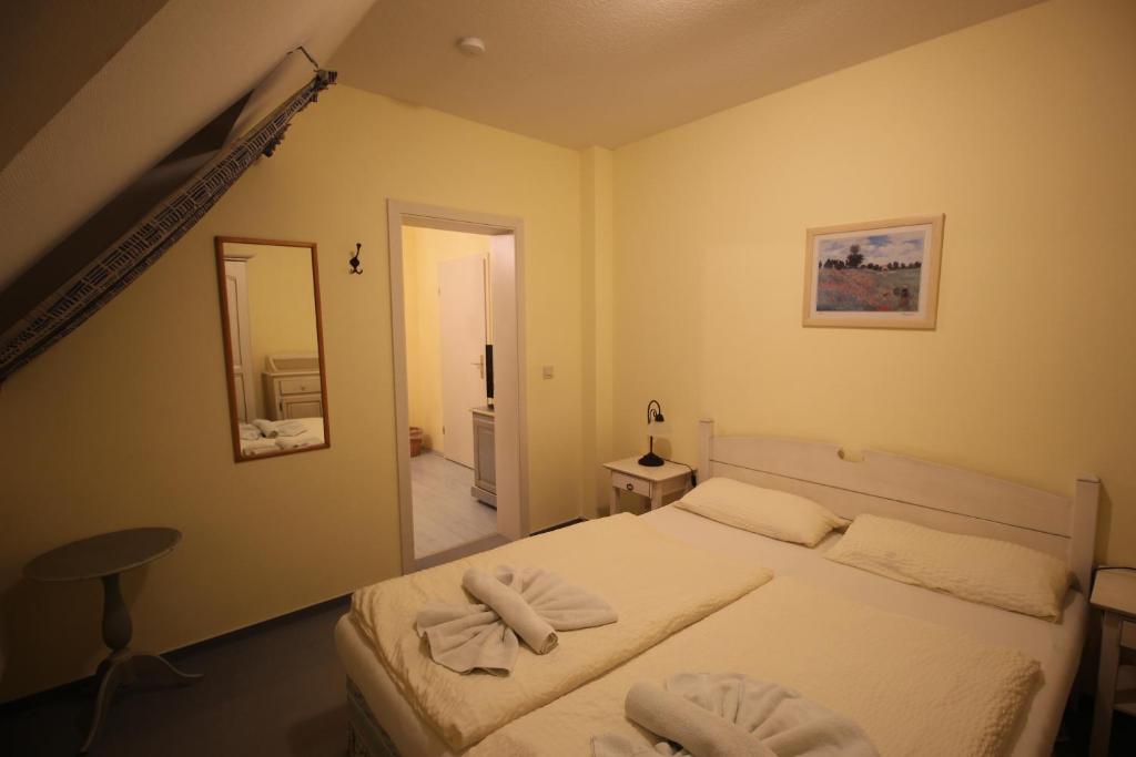 Postel nebo postele na pokoji v ubytování Landhaus Alt Reddevitz