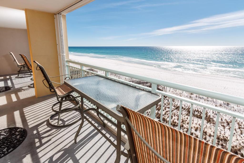 Imagen de la galería de Pelican Isle 504: THIS IS THE CONDO FOR YOUR GETAWAY! BREATHTAKING VIEWS!, en Fort Walton Beach