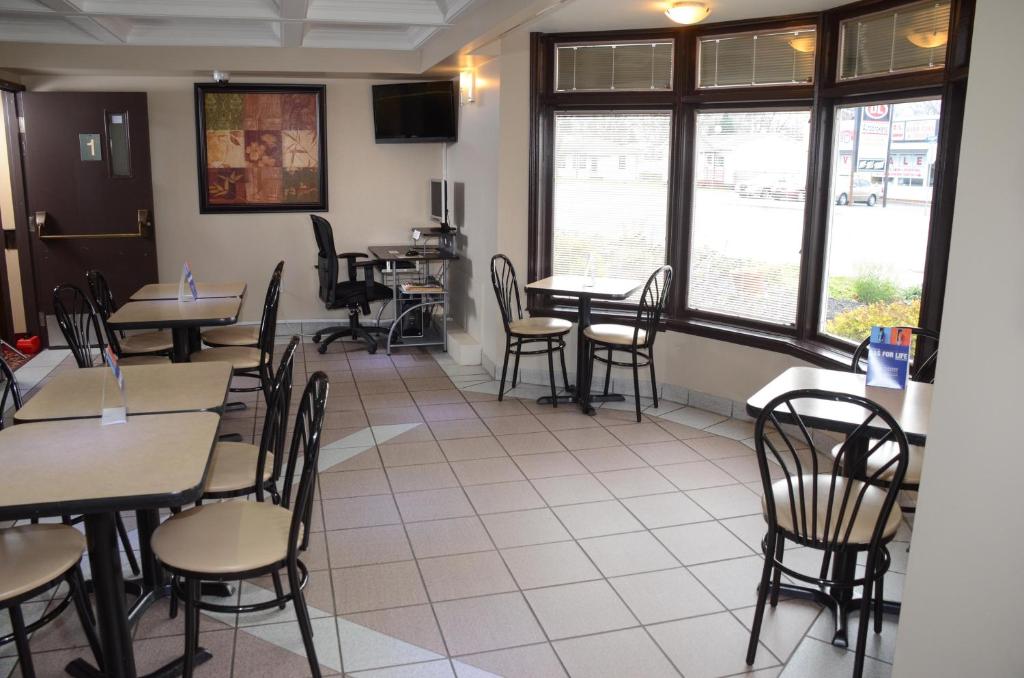 Super 8 by Wyndham North Bay photo