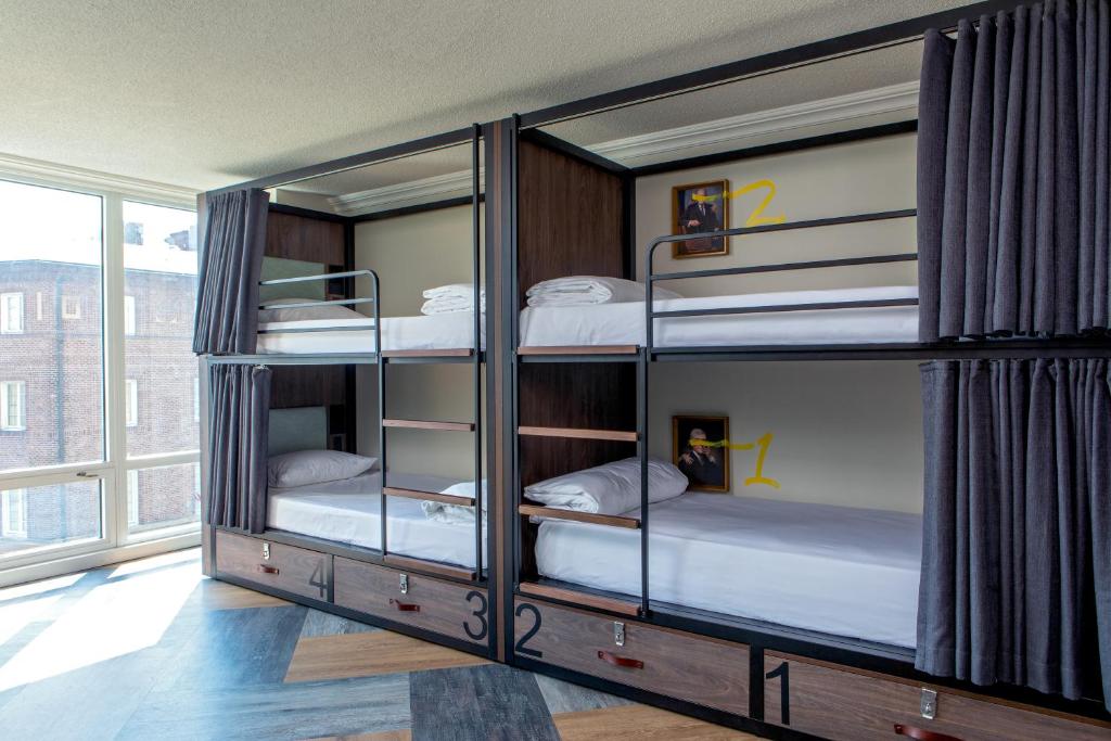 Generator Hotel Washington DC房間的床
