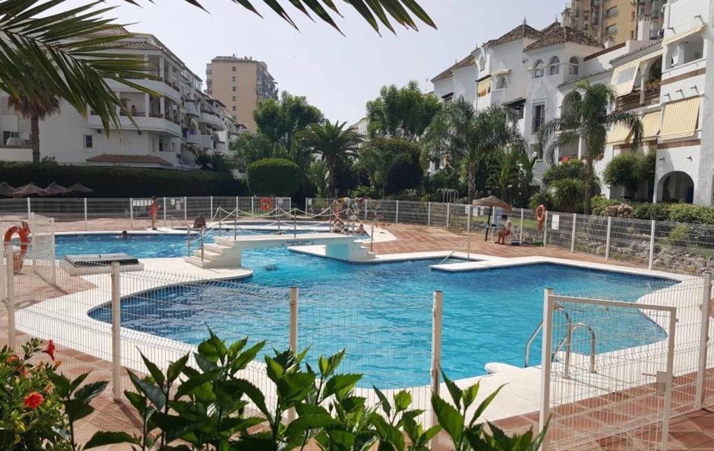 Bazén v ubytovaní M&J Benalmadena Retreat alebo v jeho blízkosti