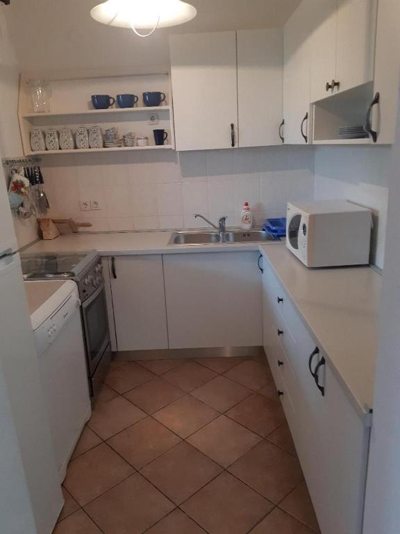 Kuchyňa alebo kuchynka v ubytovaní Apartments Škerlep