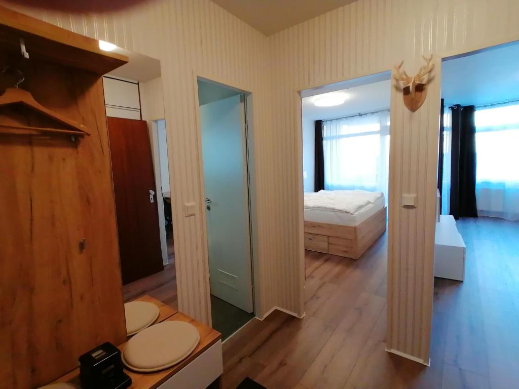 Postel nebo postele na pokoji v ubytování Ferienwohnung am Schluchsee mit Balkon & Pool