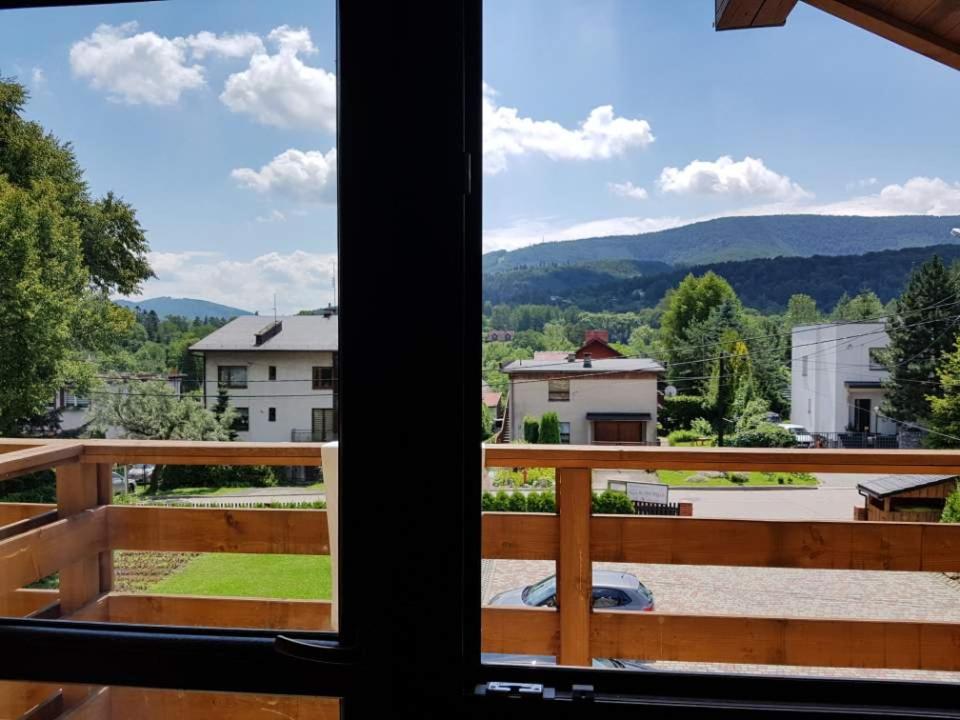 Výhľad na hory alebo výhľad na hory priamo z of the bed and breakfast