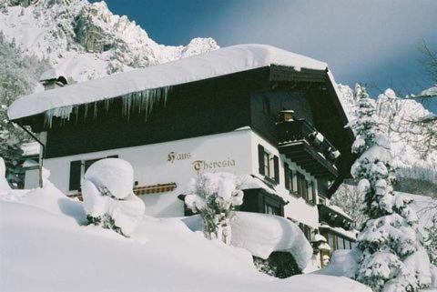 Fotografia z galérie ubytovania Haus Theresia v destinácii Langen am Arlberg