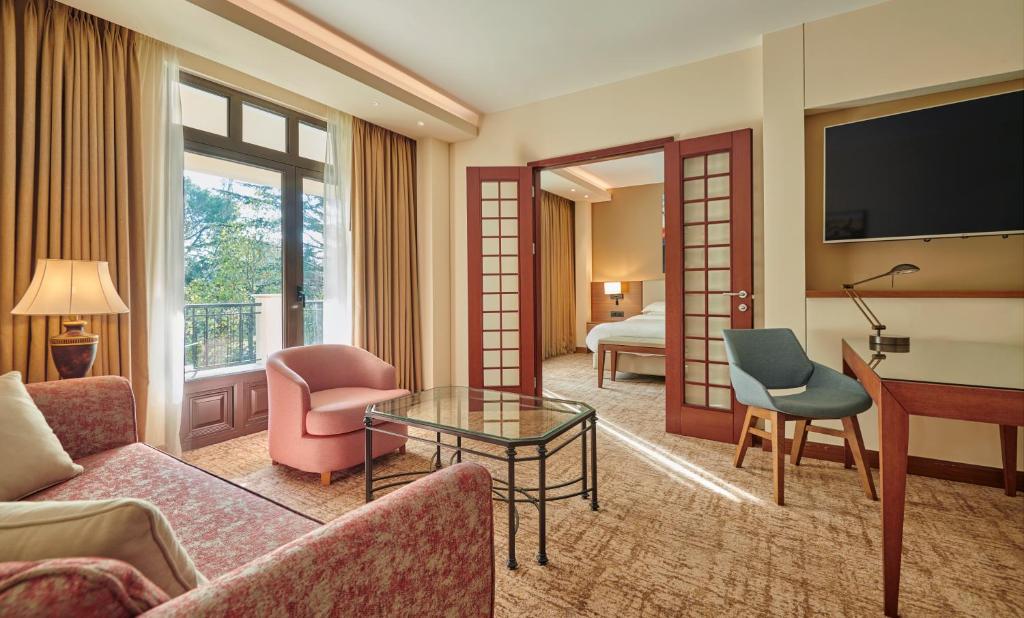 TV a/nebo společenská místnost v ubytování Hyatt Regency Thessaloniki