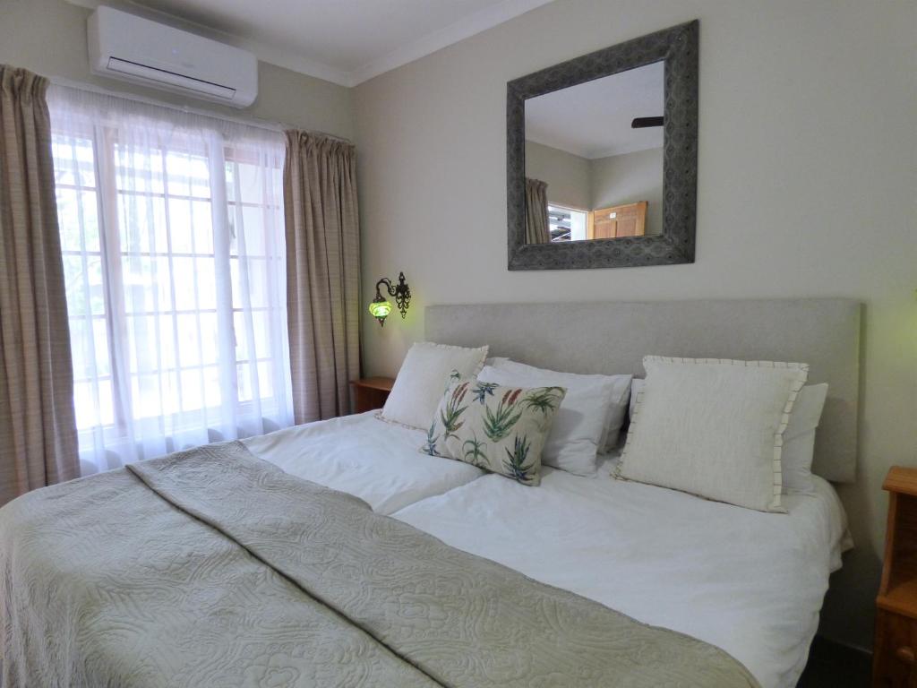 Villa Africa Guesthouse - 私人浴室的双人或双人间