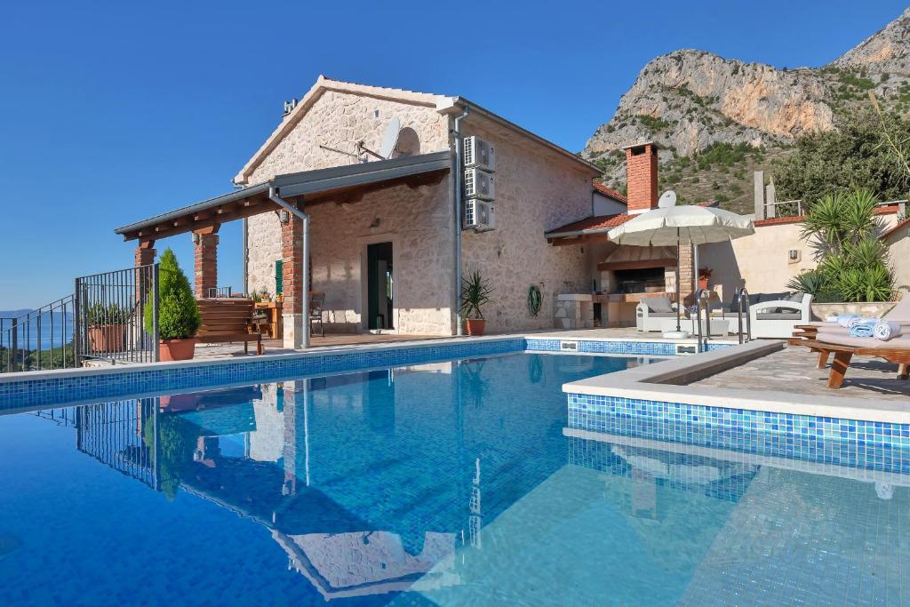 Bazén v ubytovaní Holiday home Mia alebo v jeho blízkosti