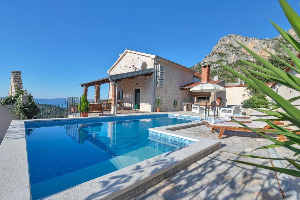 Bazén v ubytovaní Holiday home Mia alebo v jeho blízkosti