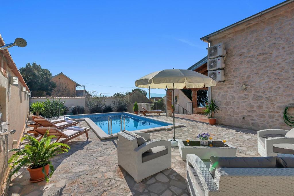Bazén v ubytovaní Holiday home Mia alebo v jeho blízkosti