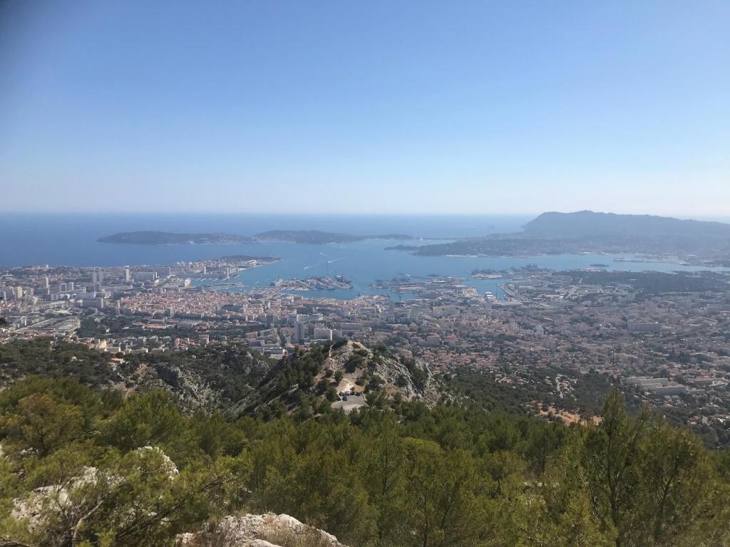 2 pièces avec patio dans le centre de Toulon - Apartamento De Una Habitación
