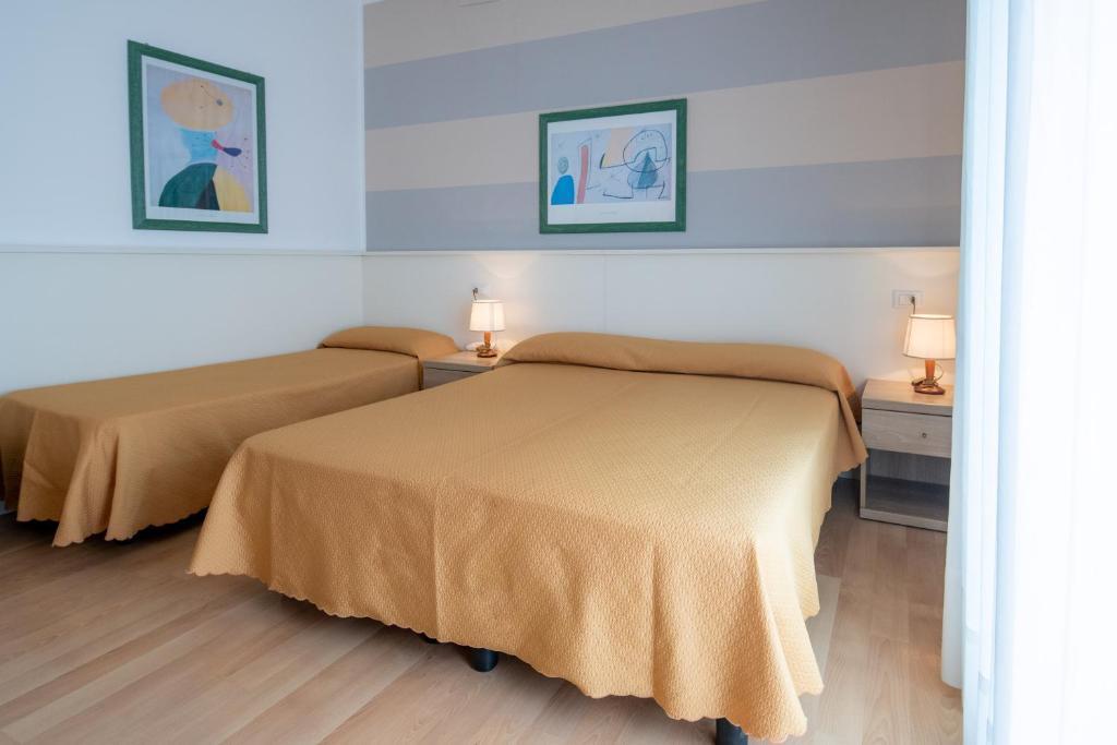 Postel nebo postele na pokoji v ubytování Hotel Parigi