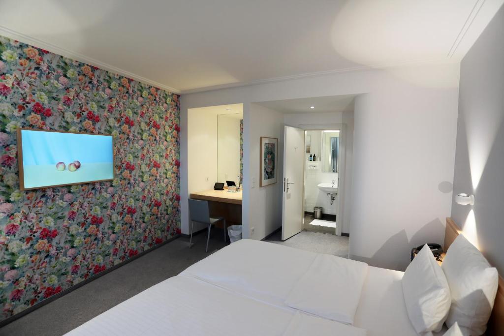Een bed of bedden in een kamer bij MOMA1890 Boutique Hotel