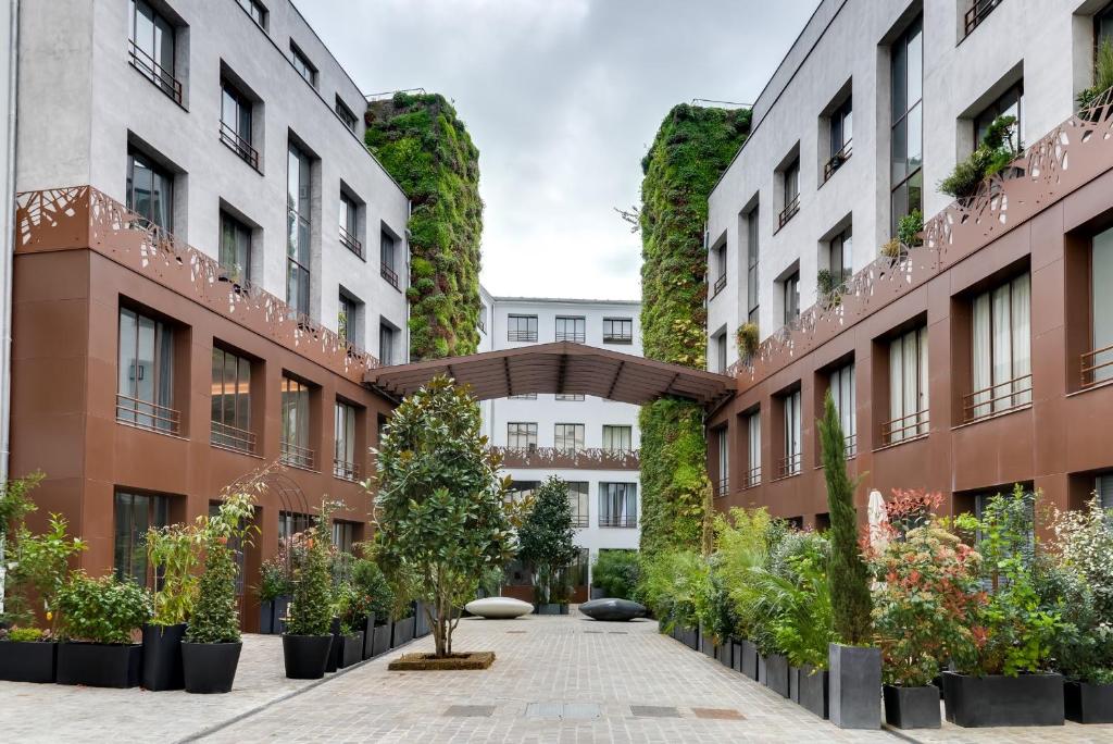 an internal courtyard of a building with plants at LOFT A BASTILLE in Paris