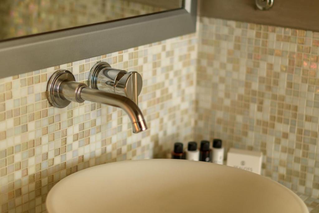 Above Blue Suites - 7