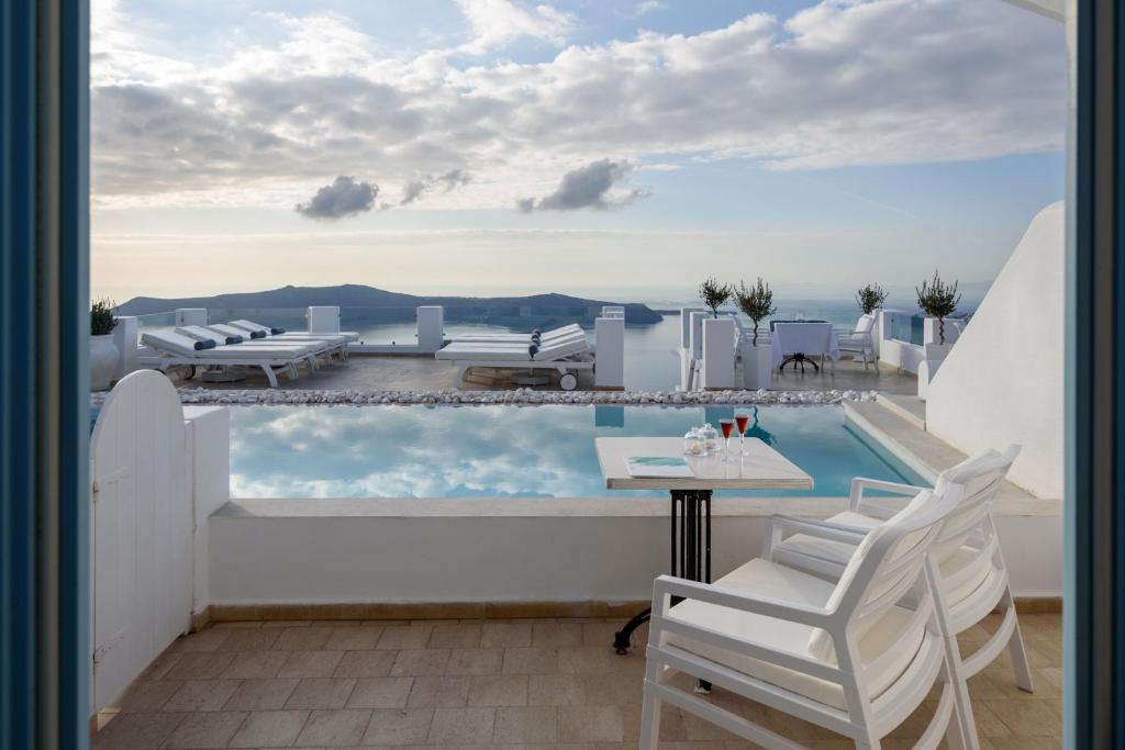 Above Blue Suites - 16