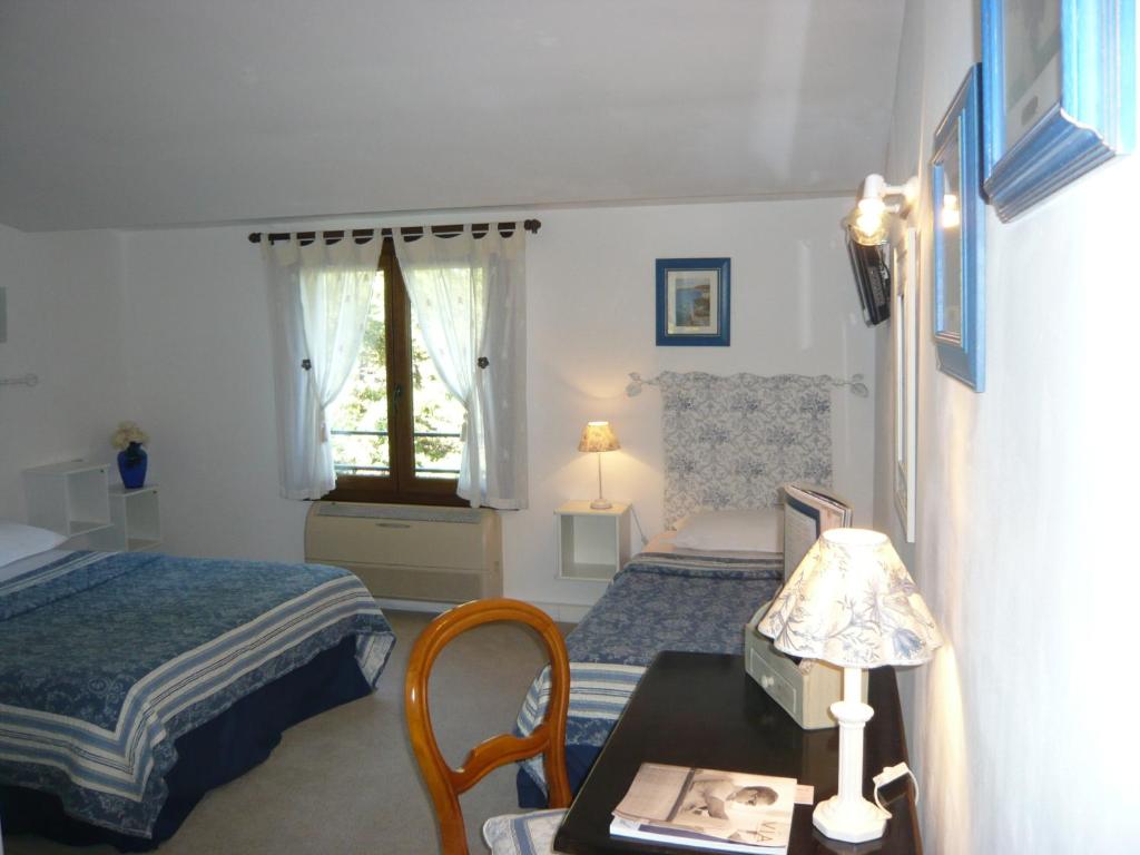 Hotel Mistral - Chambre Triple Avec 1 Lit Double Et 1 Lit Simple