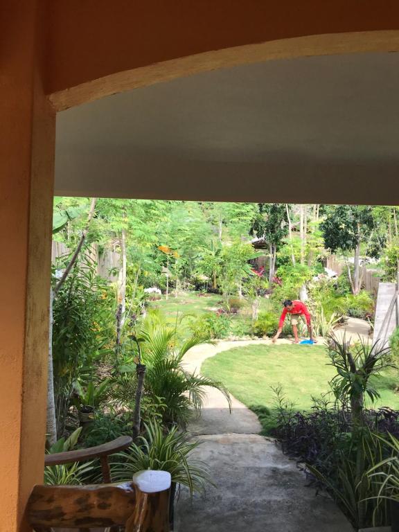 Ein Garten an der Unterkunft Chekesh Casa