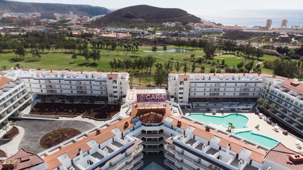 Nespecifikovaný výhled na hory nebo výhled na hory při pohledu z hotelu