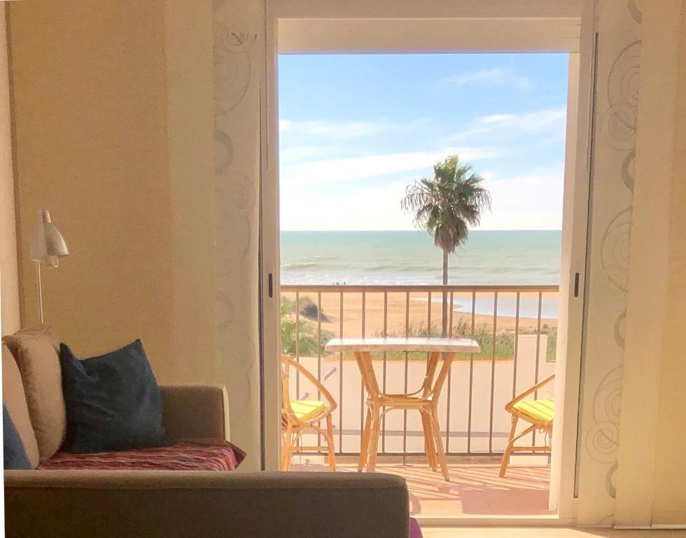 Balkón alebo terasa v ubytovaní Frente al mar 1ª línea de playa
