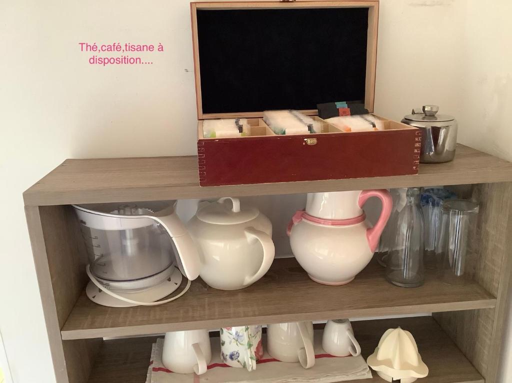 Kaffee-&#47;Teezubehör in der Unterkunft Les Grimaldines - Maison d&#39;Hôtes