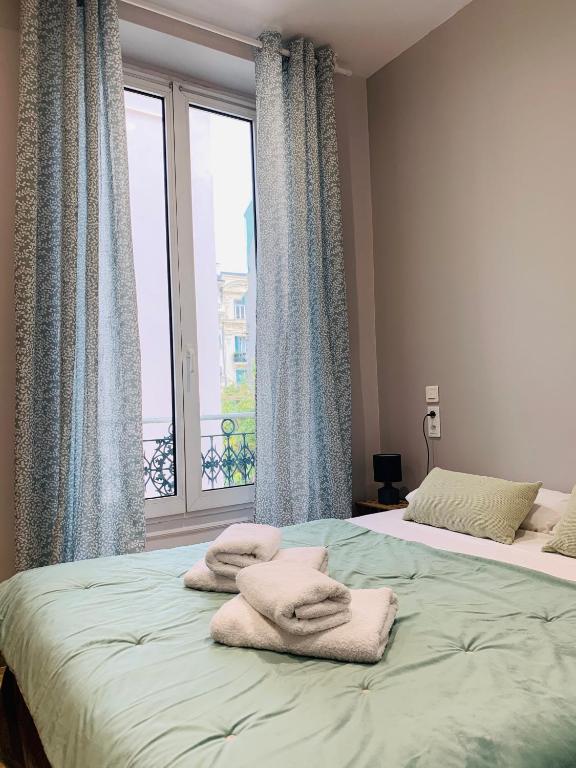 Postel nebo postele na pokoji v ubytování Hotel le Nice Etoile
