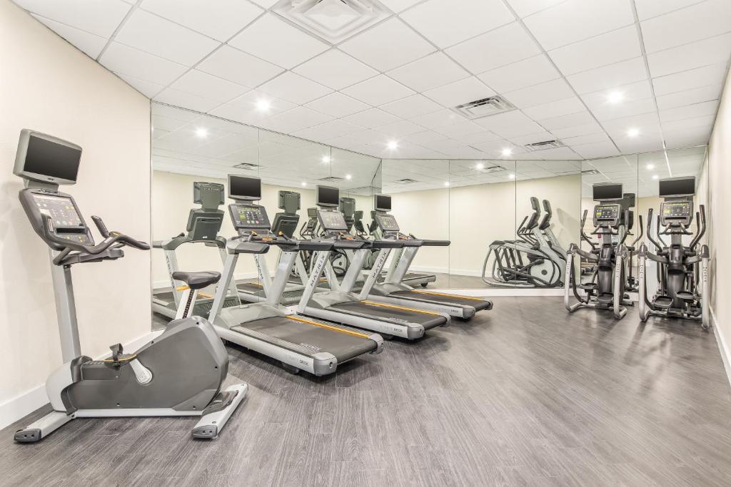 Fitness centar i/ili fitness sadržaji u objektu Crowne Plaza Orlando - Lake Buena Vista, an IHG Hotel