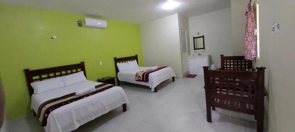 Postel nebo postele na pokoji v ubytování HOTEL VILLA CALAKMUL