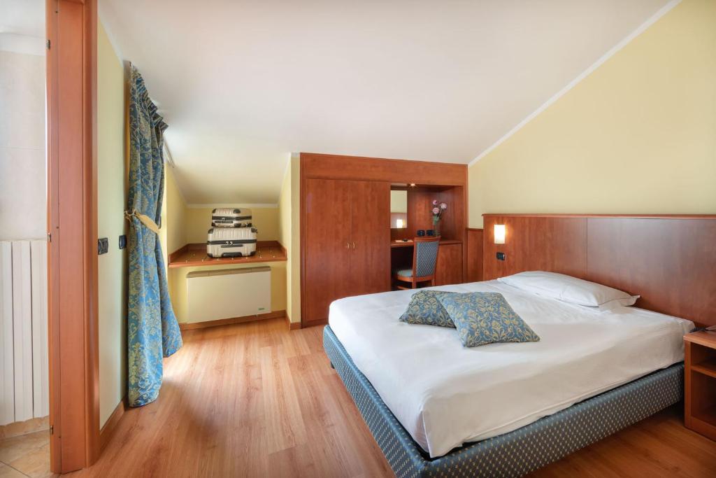 Postel nebo postele na pokoji v ubytování Hotel Postumia