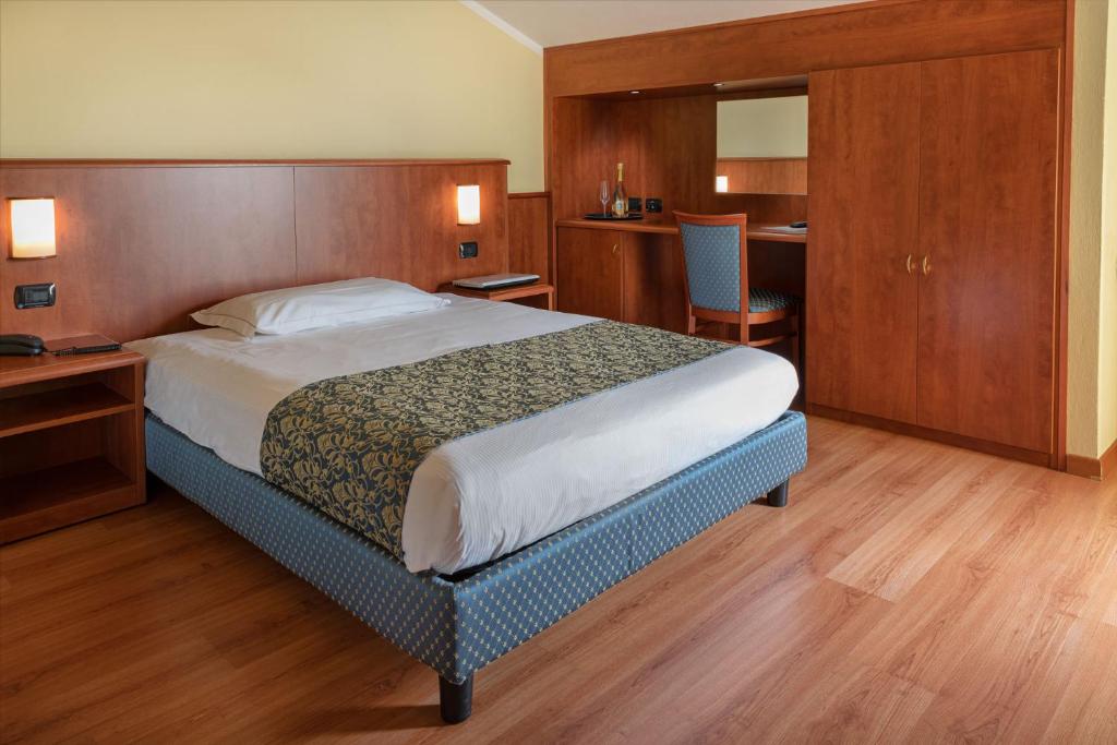 Postel nebo postele na pokoji v ubytování Hotel Postumia