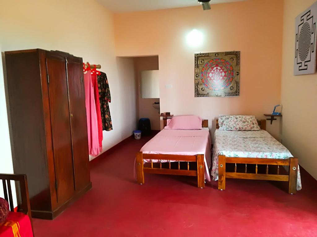 Letto o letti in una camera di Sukriti beach Resort