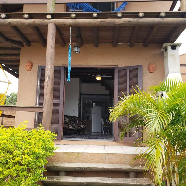  A casa é sua! Linda casa na praia do Rosa!