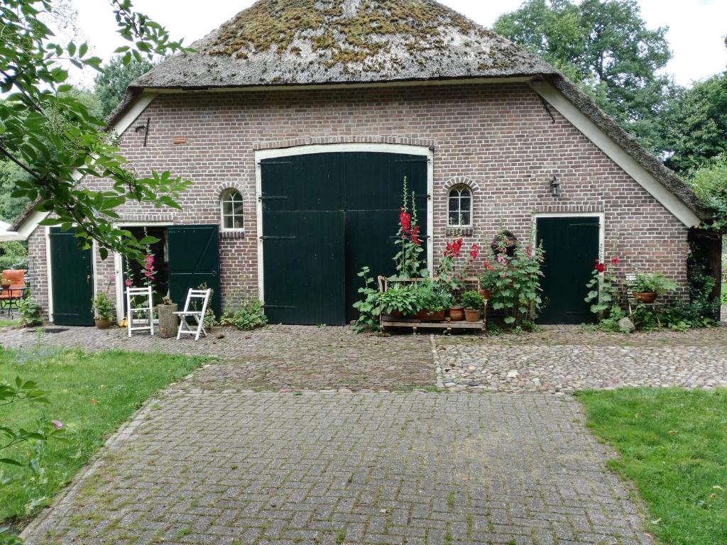 Taman di luar Onder de Linde, Rust, Natuur en Privacy
