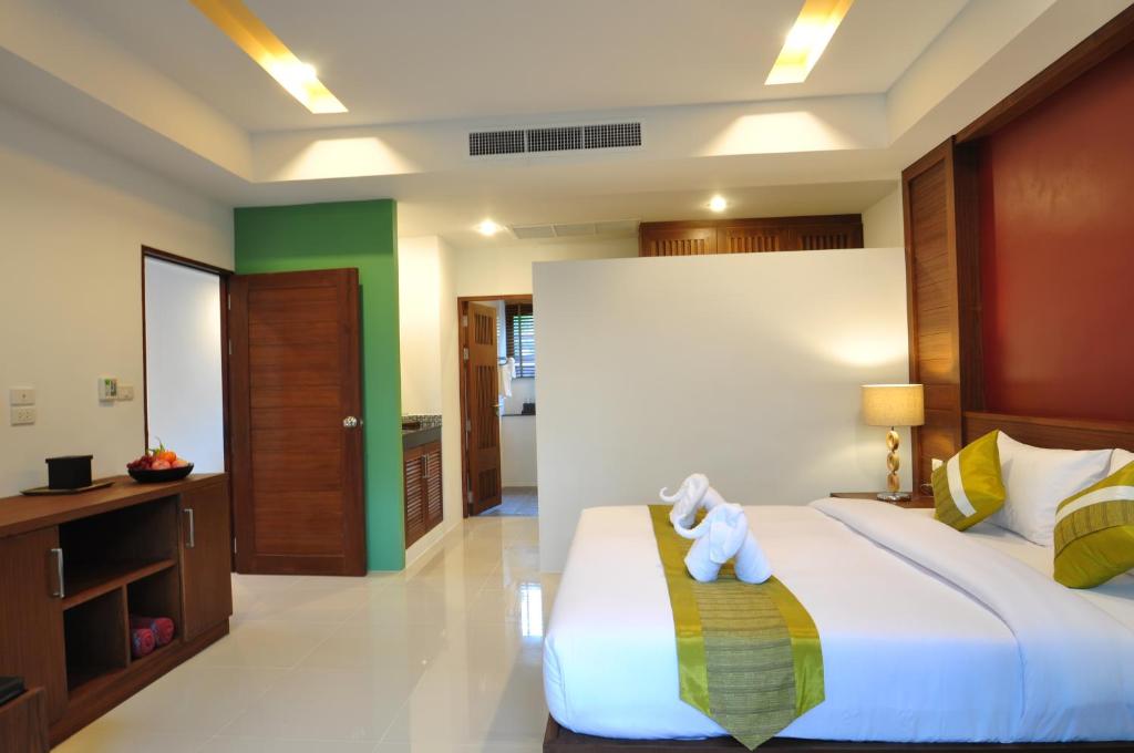 Postel nebo postele na pokoji v ubytování Samui Honey Tara Villa Residence