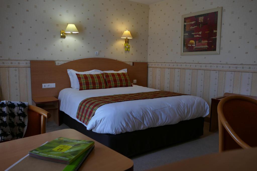 Logis Hotels Le Champalud Restaurant La Citadelle - Large Double Room