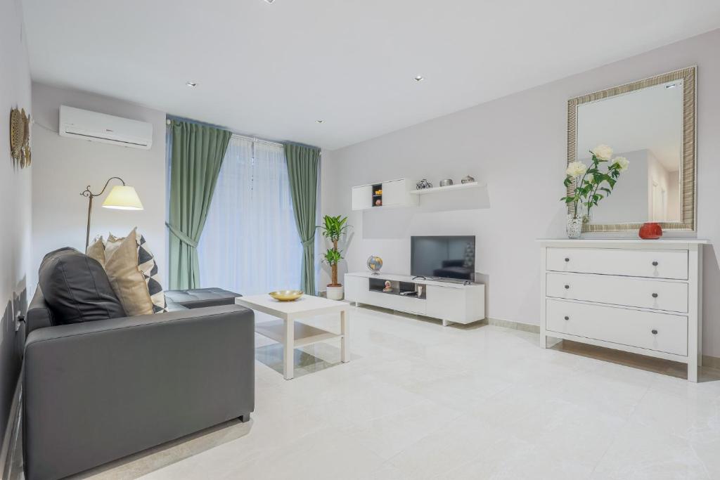 Televízia a/alebo spoločenská miestnosť v ubytovaní EXCLUSIVO APT 2 HAB-2 BAÑOS-LUMINOSO ↑ CALIDADES