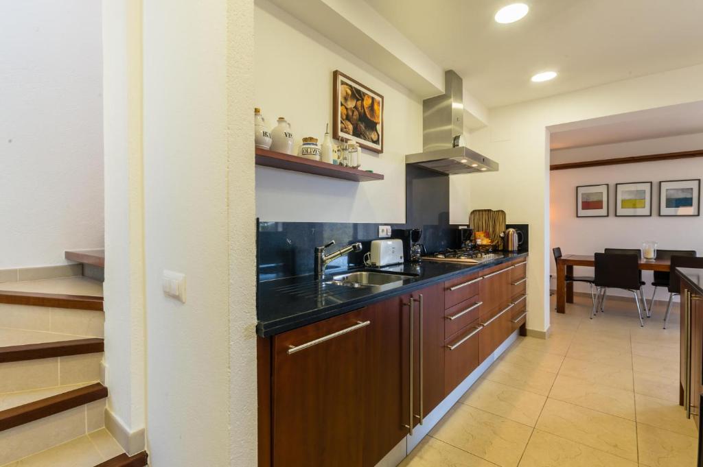 Kuchyňa alebo kuchynka v ubytovaní AR-2 CALELLA DE PALAFRUGELL 8 PAX