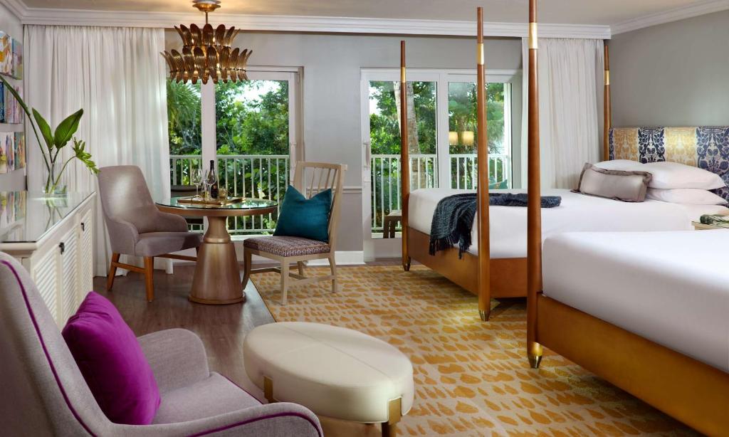 Cama ou camas em um quarto em La Playa Beach & Golf Resort, a Noble House Resort